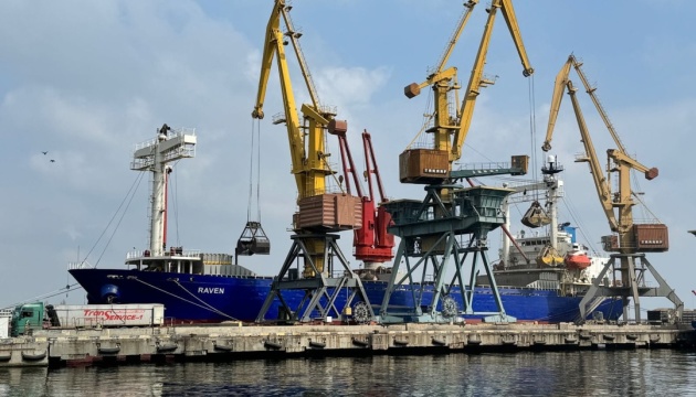Морські порти України у квітні обробили 10 мільйонів тонн вантажів