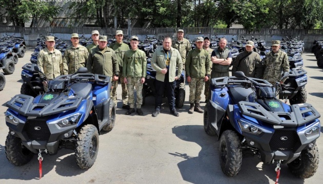 Із Дніпра передали військовим майже тисячу дронів та 85 квадроциклів