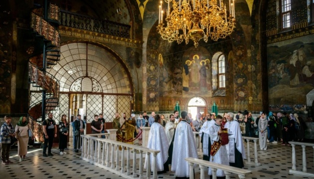 У Києво-Печерській лаврі провели молебень за визволення з полону захисників Маріуполя