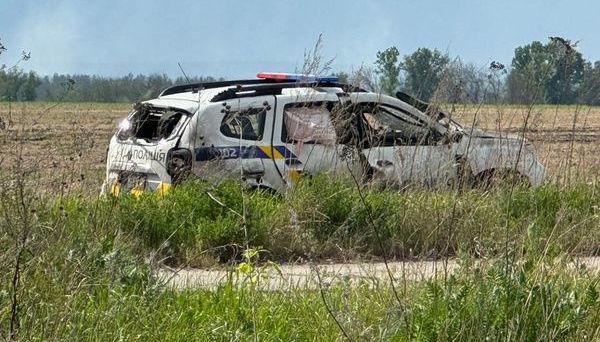 Ворог ударив FPV-дроном по автомобілю поліції у Вовчанську, є постраждалий