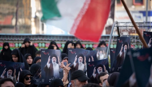 В Ірані поховали загиблого в авіакатастрофі президента