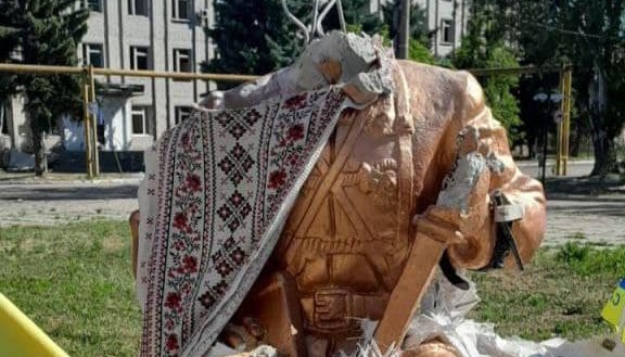 У Гуляйполі ворожі ракети зруйнували пам'ятник Нестору Махну