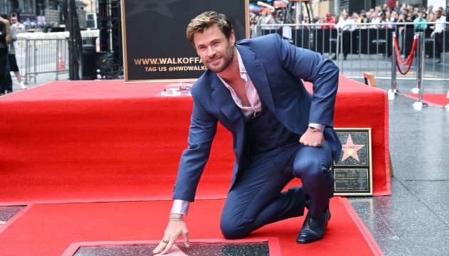 Австралійський актор Кріс Гемсфорт отримав зірку на Голлівудській алеї слави