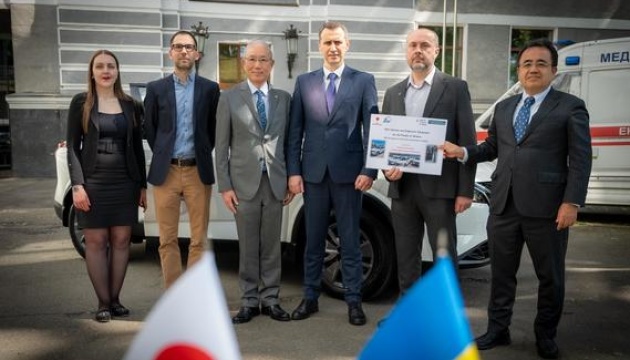 Медзаклади Харківщини отримали автівки та діагностичне обладнання від Японії