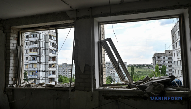 A window in a building destroyed by Russian bombardment in Stepnohirsk / Photo: Dmytro Smolienko/Ukrinform