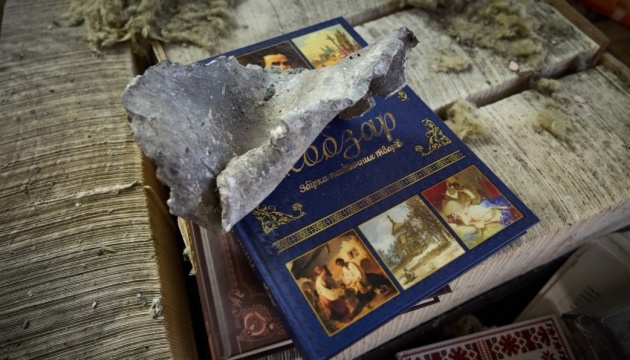 Plus de 20 000 livres détruits à la suite d’une frappe russe sur la plus grande imprimerie d’Ukraine