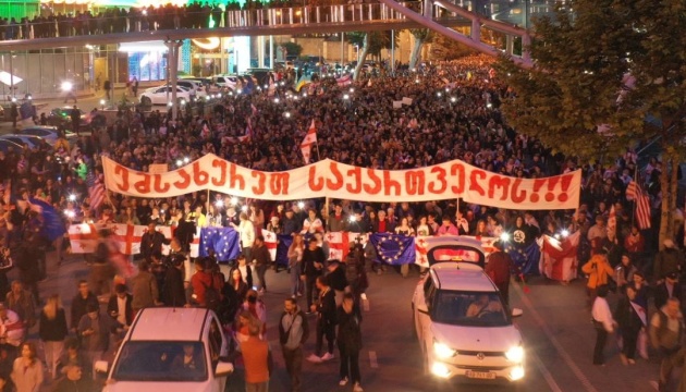 У Тбілісі пройшов багатотисячний марш проти закону про «іноагентів»