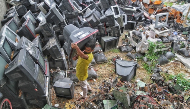 У Міндовкілля кажуть, що обсяг електронних відходів зростає уп'ятеро швидше, ніж їх переробка