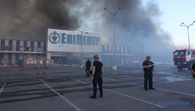 Кулеба назвав два способи, як запобігти повтору трагедії з ударом по гіпермаркету у Харкові