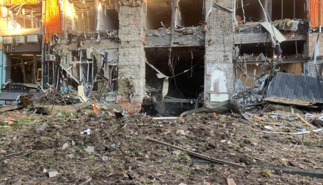 Через обстріли РФ за добу на Харківщині є поранені, пошкоджені будинки і техніка