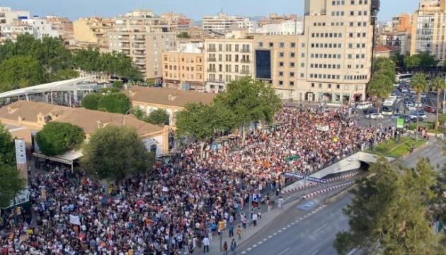 В Іспанії тисячі жителів курорту вийшли на мітинг проти масового туризму