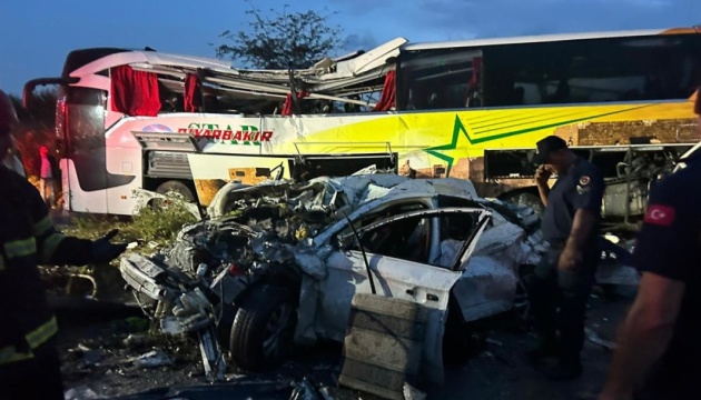 На півдні Туреччини сталася ДТП з автобусом - 10 загиблих, 39 травмованих