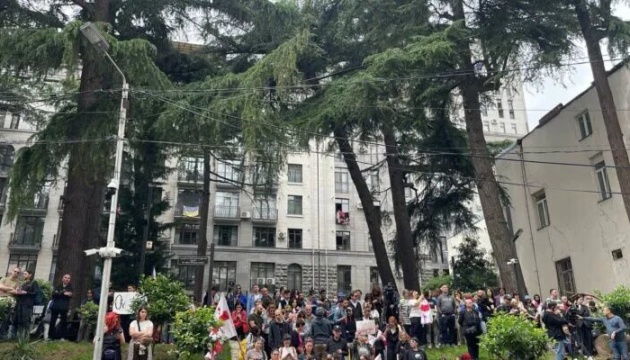 Біля парламенту Грузії проходить акція протесту проти закону про «іноагентів»