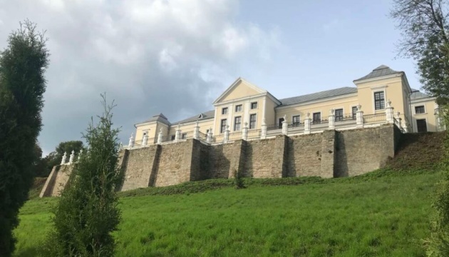 Вишнівецький палац на Тернопільщині повернули у власність держави
