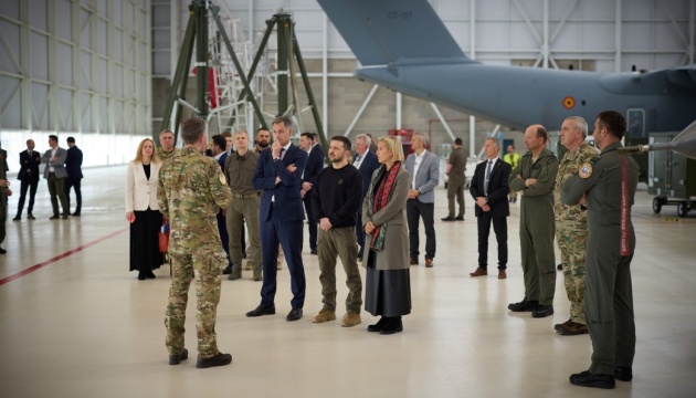 Zelensky visits Melsbroek military base where Ukrainian pilots undergoing training on F-16s
