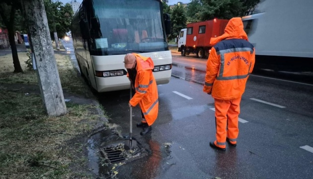 В Одесі через сильний дощ затоплені магістральні вулиці