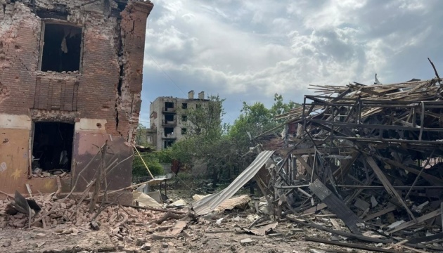 Війська РФ тричі обстріляли Лиман на Донеччині, є поранені та руйнування