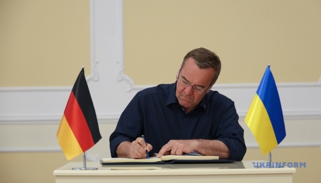 Німеччина розгляне питання дозволу бити по Росії німецькою зброєю - Пісторіус