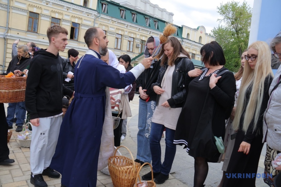 A festive service and consecration of Easter baskets took place at St. Michael's Cathedral / Photo: Yevhen Kotenko/Ukrinform