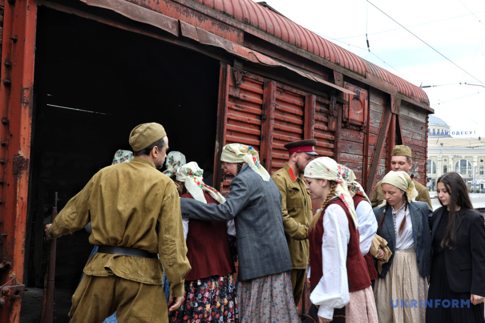 Jahrestag der Deportation der Krimtataren mit einer Performance in Odessa gewürdigt / Foto: Nina Ljaschonok, Ukrinform 