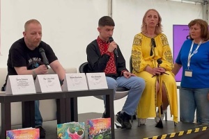 Юний художник з Бердянська презентував у Чехії свою книгу про людей з аутизмом