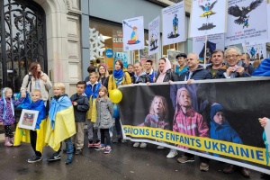 «Врятуймо українських дітей»: у Парижі закликали надати Україні більше систем ППО