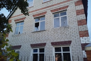Ворог за добу пошкодив сім будинків на Харківщині, постраждали дві жінки