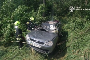 На Кіровоградщині автівка з’їхала у кювет - двоє загиблих
