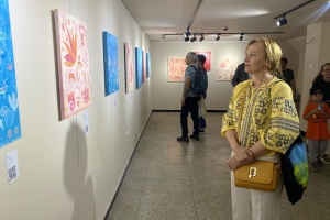 В Анкарі відкрилася виставка української художниці про спільне у символах України та Туреччини