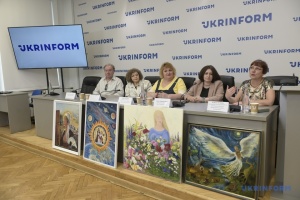 У Києві презентували виставку «Намалюй мені вірш», присвячену поезії Ліни Костенко