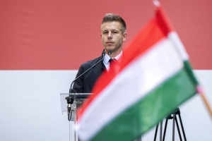 Суперник Орбана напередодні виборів до Європарламенту зібрав на мітинг десятки тисяч прихильників