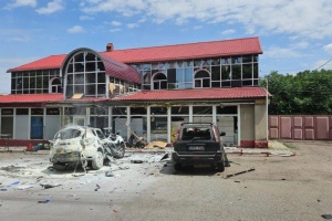 На Херсонщині росіяни дроном знищили автівку правоохоронців