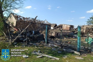Армія РФ завдала авіаудару по селу на Харківщині, двох поранених дістали з-під завалів