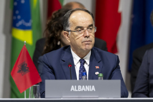 Агресія РФ загрожує миру та безпеці в Європі та за його межами - президент Албанії