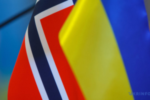 Norwegen gibt Ukraine 1,1 Milliarden Kronen für Wideraufbau von Energieinfrastruktur