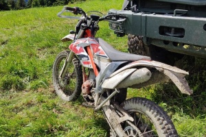 На мотоциклах та без документів: у Карпатах затримали трьох іноземців, які порушили кордон
