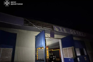 На Донеччині росіяни вдарили по пожежній частині, поранений рятувальник