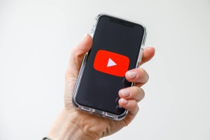 YouTube заблокував в Україні понад 35 каналів, що поширювали російські наративи 