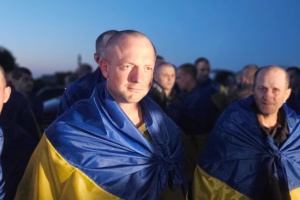 捕虜交換で９０名のウクライナ軍人が帰還