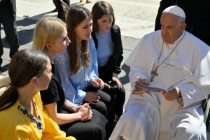 Pope Francis meets with relatives of Ukrainian POWs