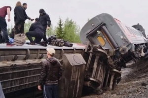 У Росії зійшли з рейок дев'ять вагонів пасажирського потяга