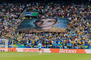 На матчі Україна - Бельгія вболівальники розгорнули банер з портретом загиблого військового