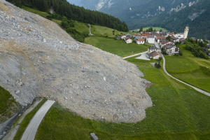 У Швейцарії через негоду стався зсув ґрунту, загинули двоє людей
