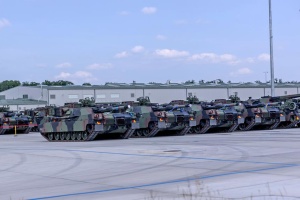 США передали 14 танків Abrams на базу НАТО у Польщі