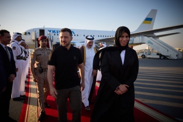 Volodymyr Zelensky arrive au Qatar pour s’entretenir avec l’émir