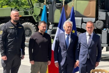 Volodymyr Zelensky et Sébastien Lecornu ont visité le site du groupe d’armement franco-allemand KNDS à Versailles