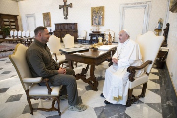 Chef des Präsidialamtes erörtert mit Papst Friedensformel 