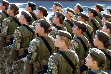 Rund 67.000 Frauen in der ukrainischen Armee tätig, die meisten davon Soldatinnen