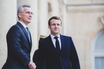 Emmanuel Macron et Jens Stoltenberg réaffirment leur soutien à l’Ukraine 