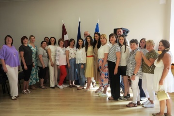 Consul meets with Ukrainian community in Riga's Ukrainian House